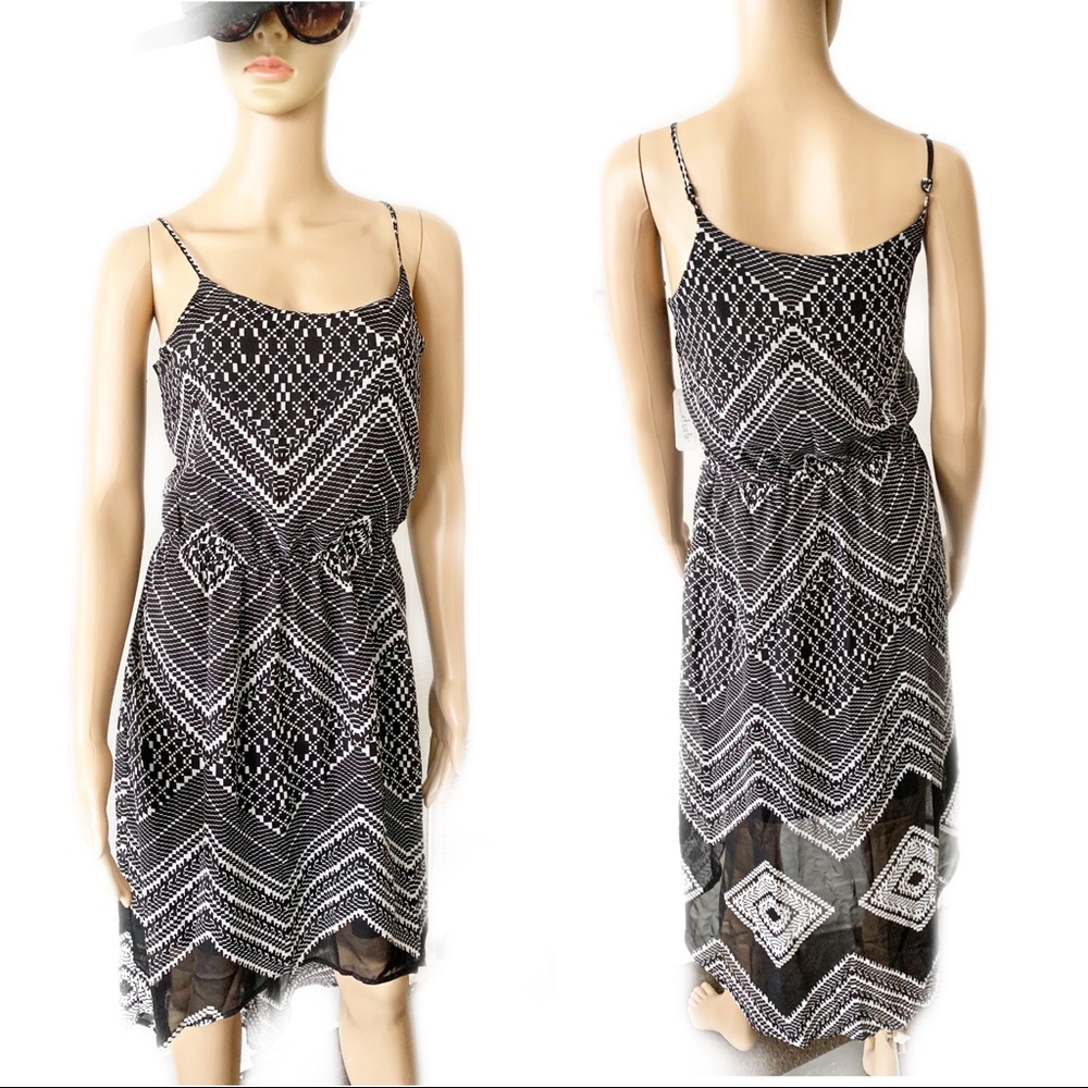 💃🏽 Charming Charlie Printed Dress Size M